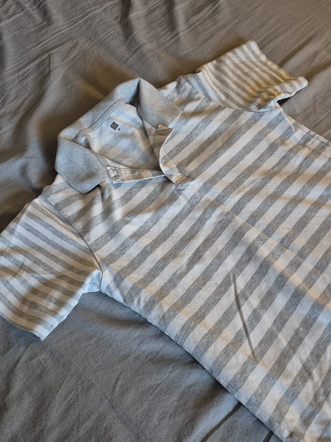 kids Uniqlo13 light Grey and white stripped collar shirt - photo 3