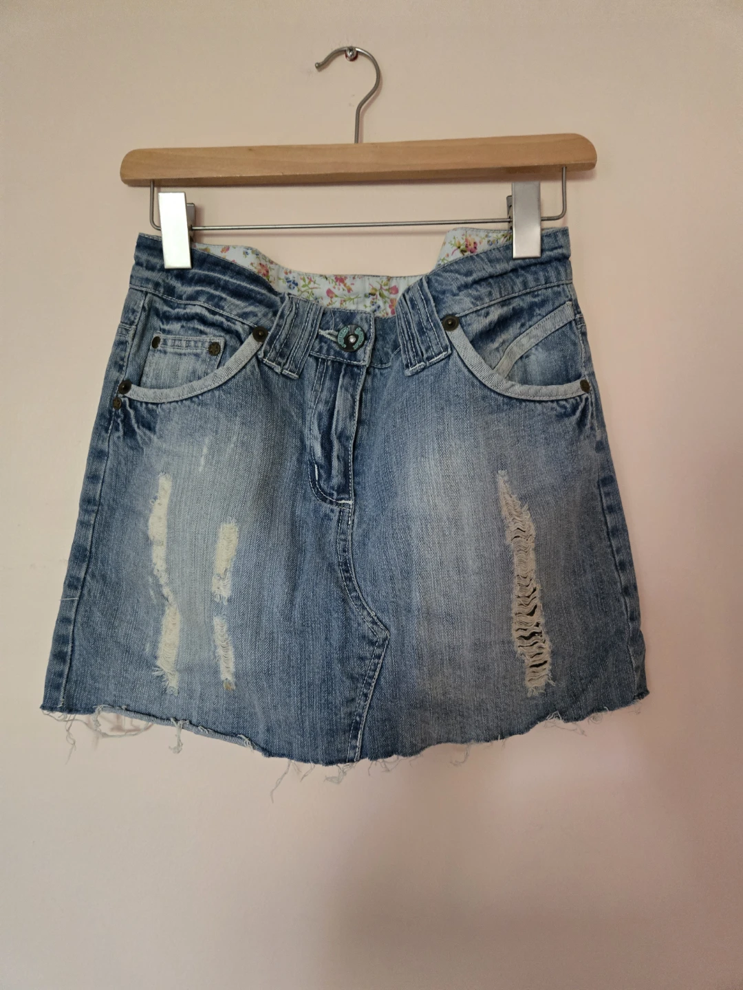 Levi's Collection. SHORT SKIRTS/ CROPPED TEE/JEANS/CORSET - photo 2