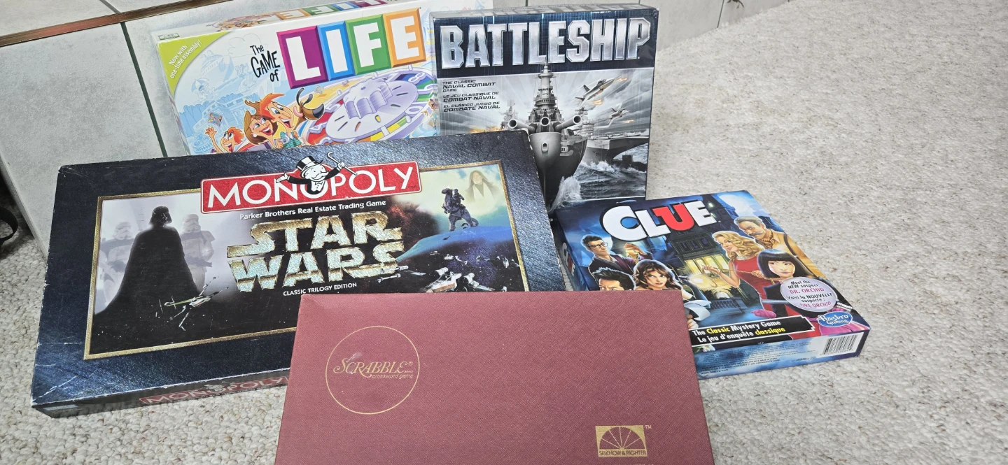 Games Bundle: Monopoly, Clue, Life, Battleship, Scrabble