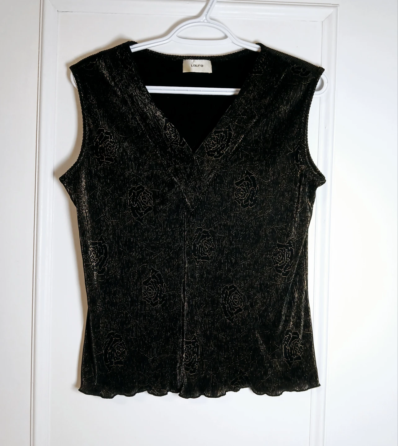 Women Medium Black & Gold V-Neck Top