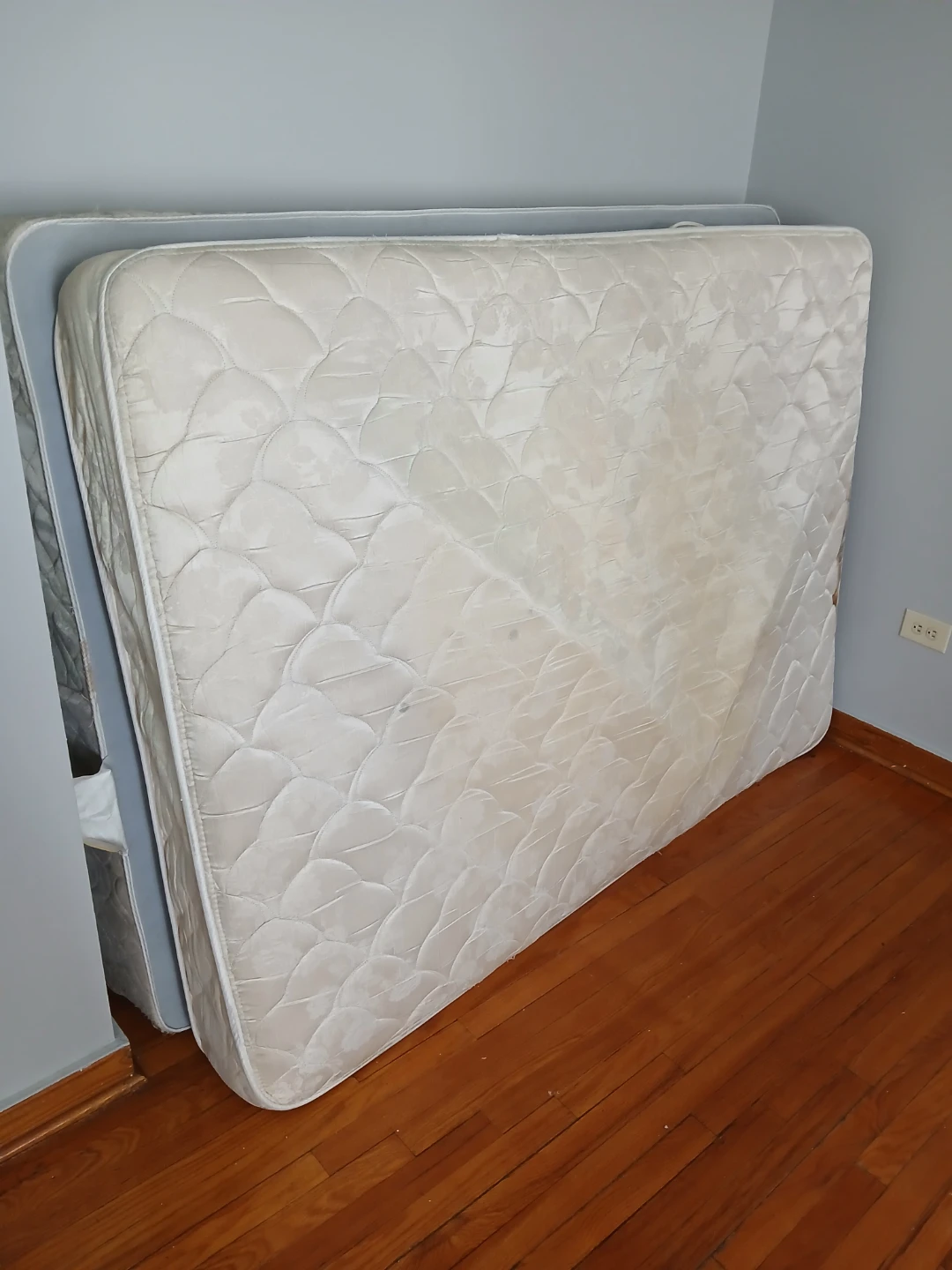 Queen Bed