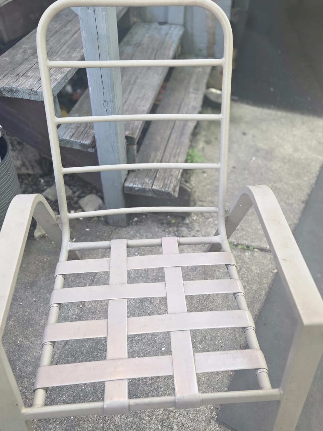 2 Tan Metal Outdoor Chair