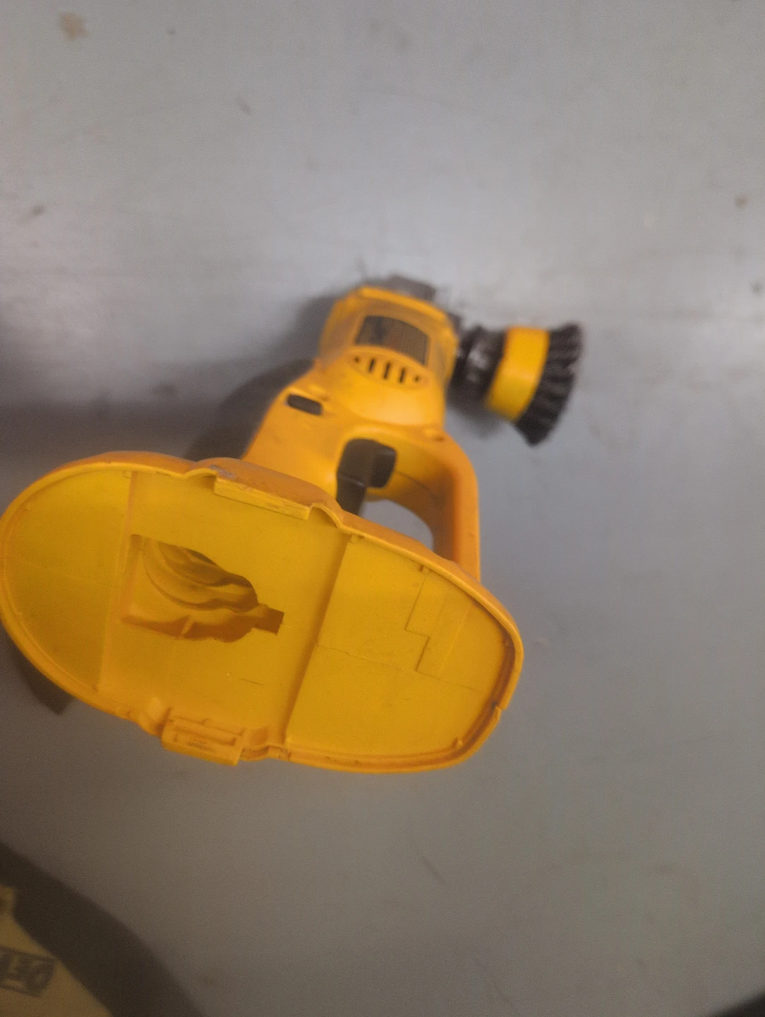 DEWALT DC410 4-1/2" Angle Grinder with Wire Wheel - photo 4