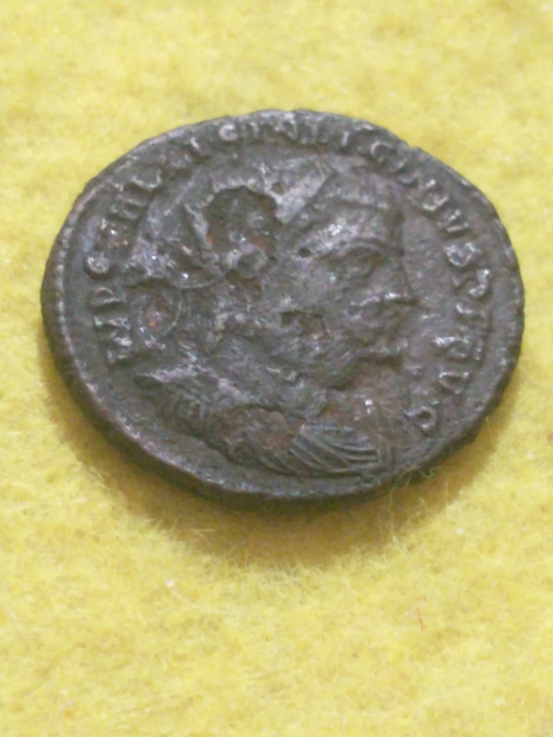 Nice 321-324 AD Emperor Licinius Ancient Roman bronze coin - photo 2