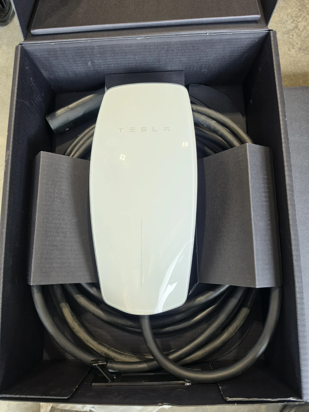 Tesla Wall Connector Gen 3 - photo 2