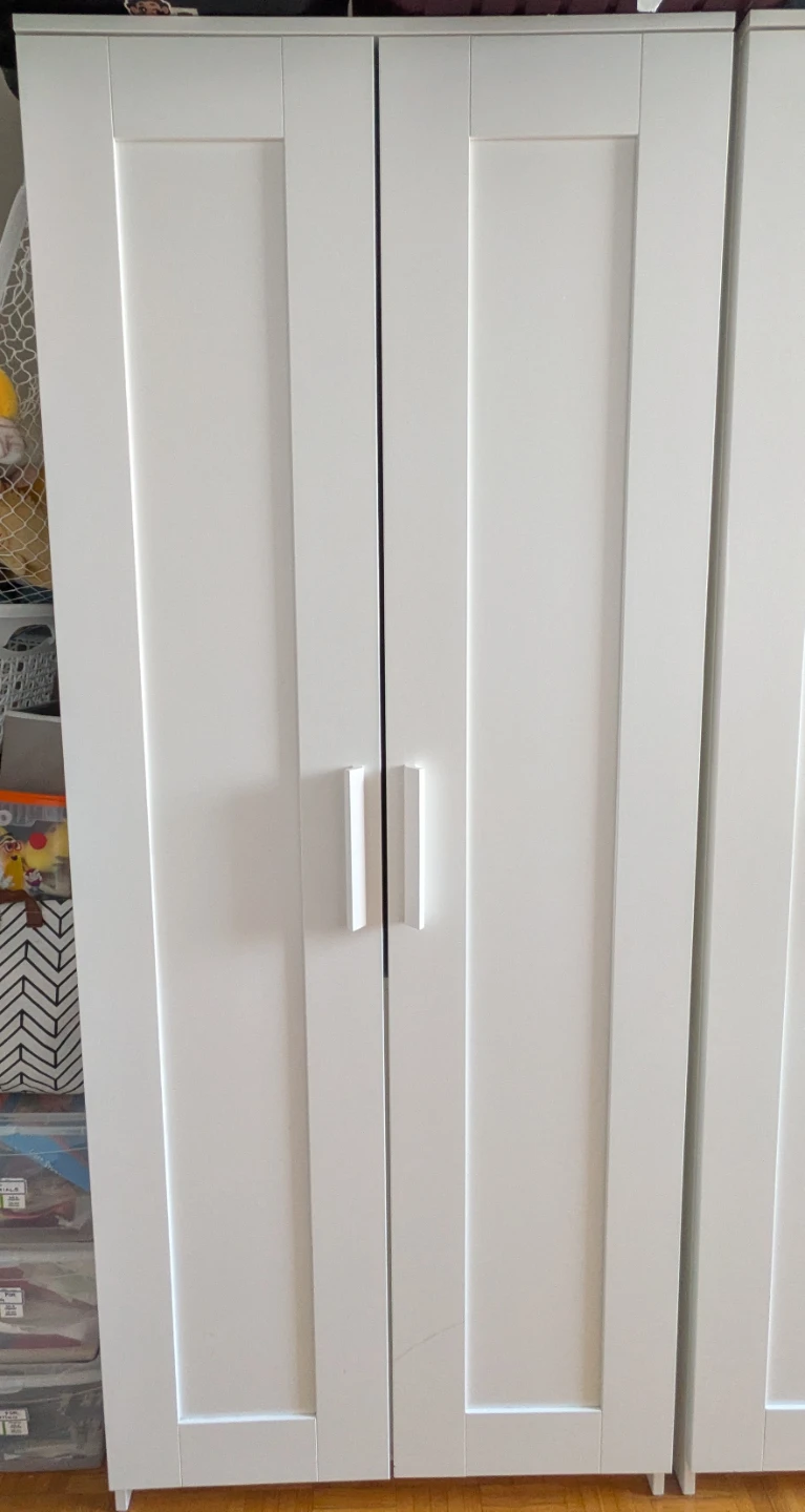 White Two-Door Wardrobe with Shelving - photo 2