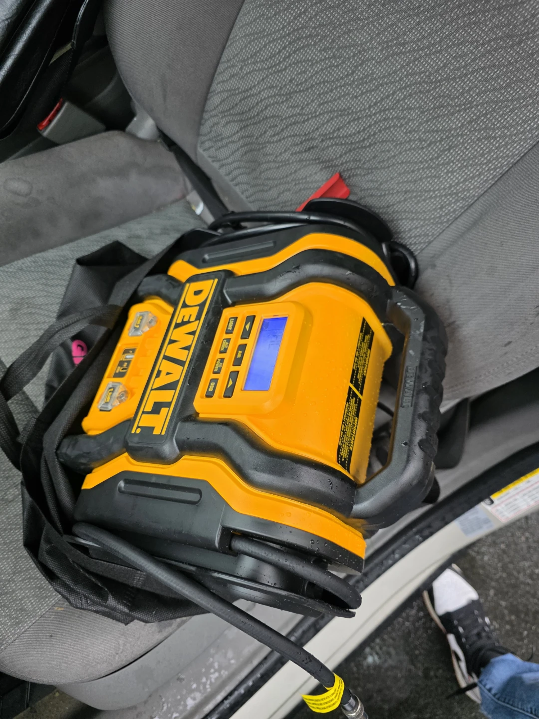 DeWalt DXAEPS14 Power Station Jump Starter - photo 3