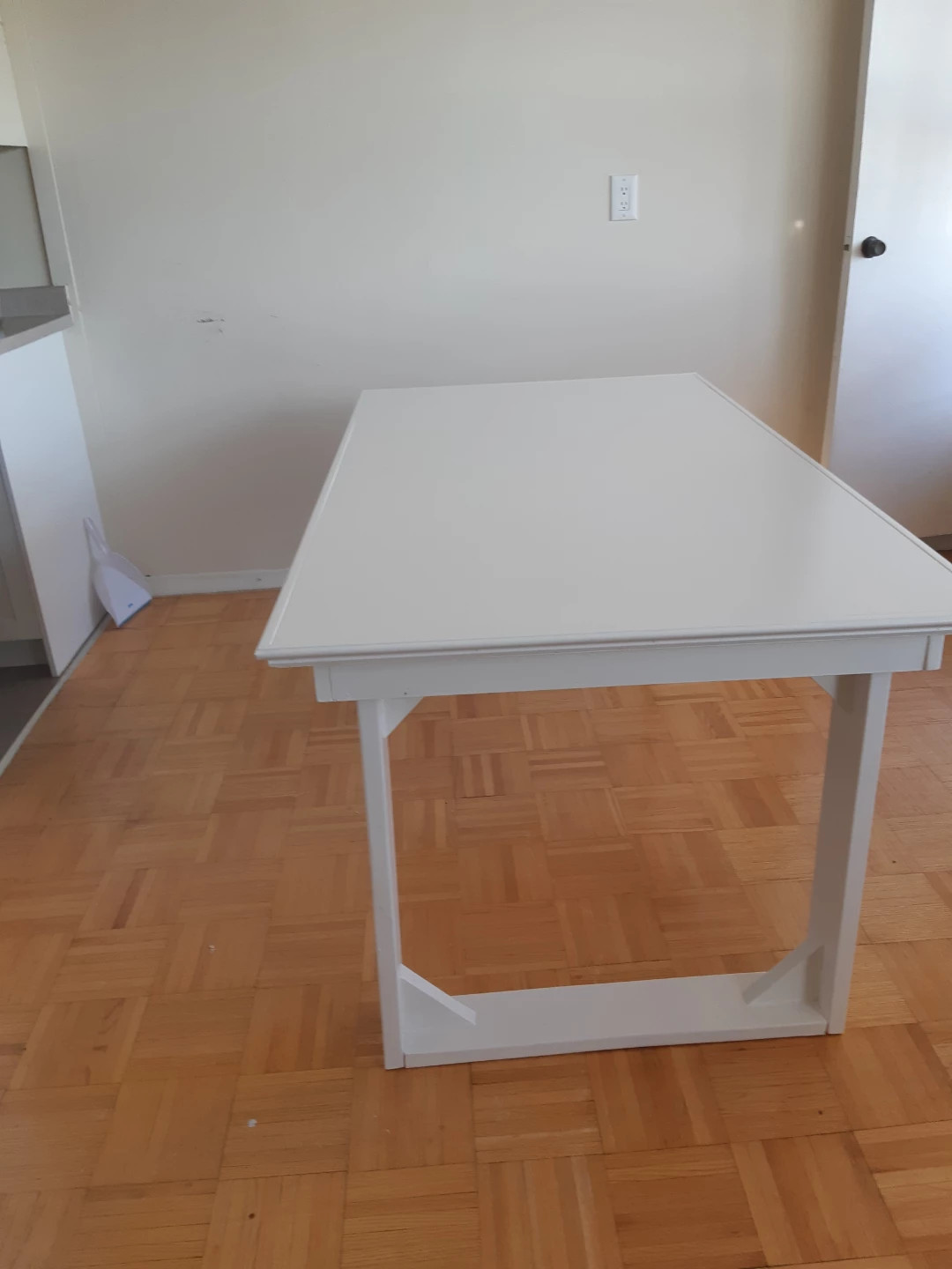 White  wooden Dining Table