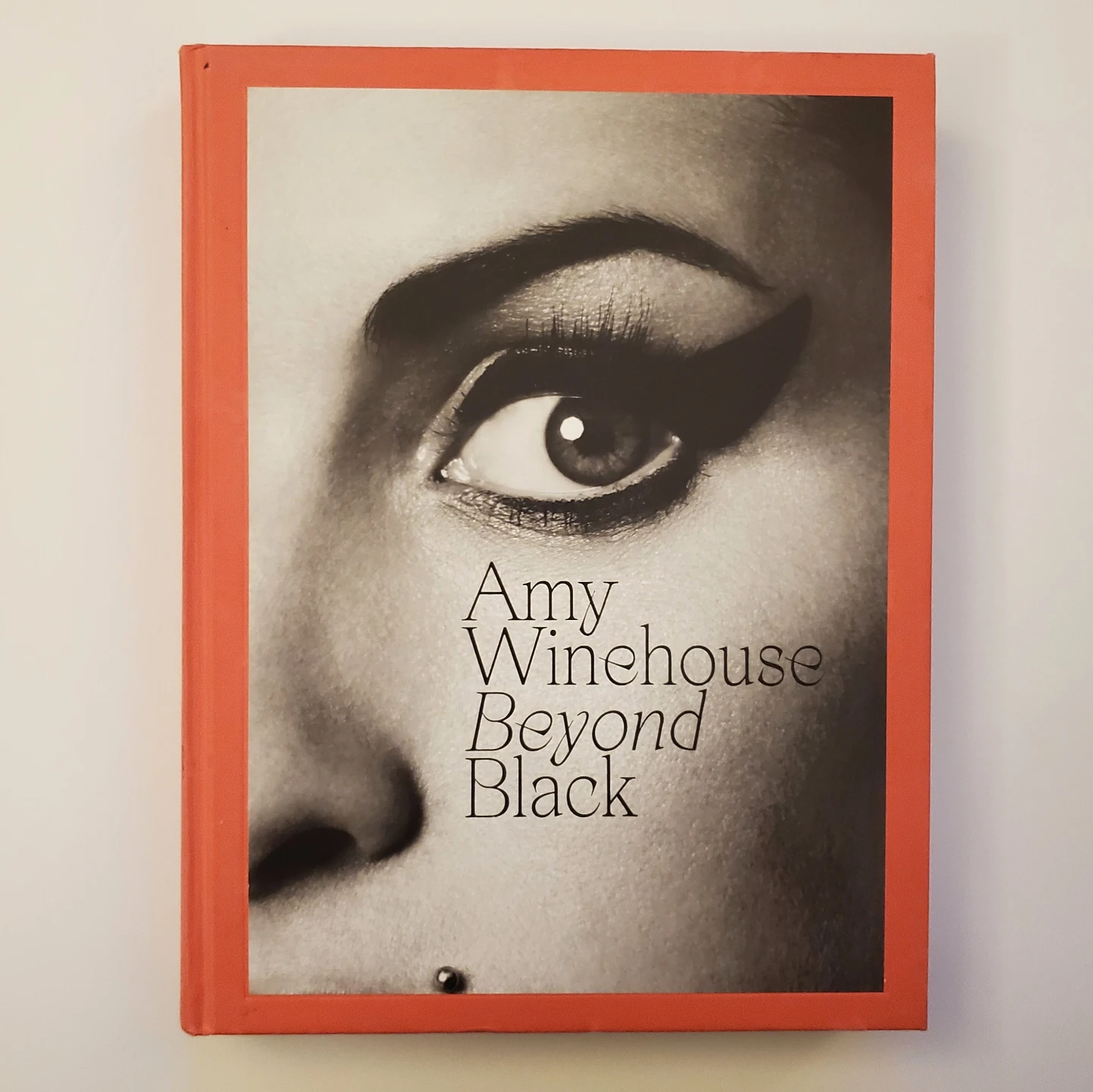 Amy Winehouse: Beyond Black (hardcover)