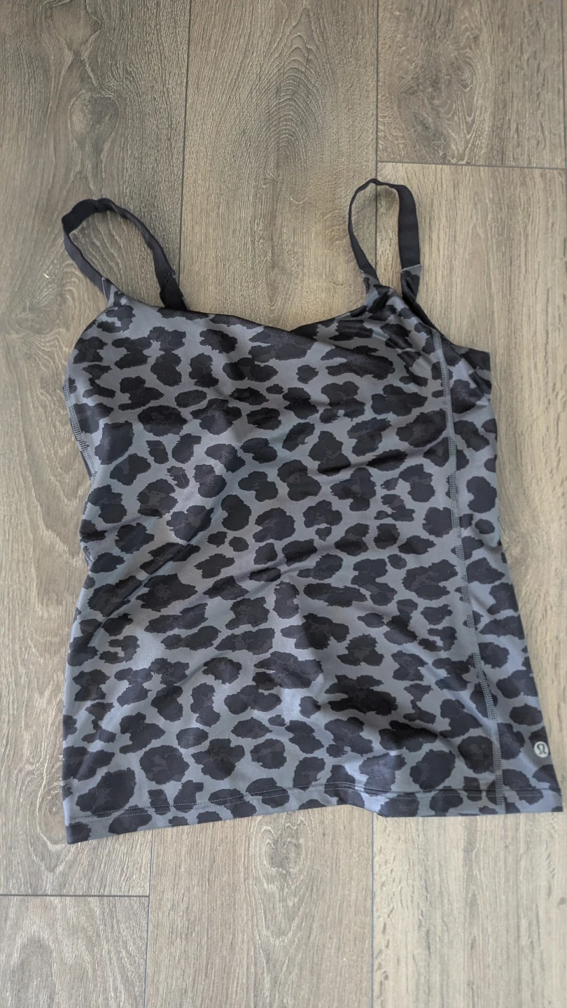 🐆  EUC Lululemon Barre None Tank  🐆 Size 10