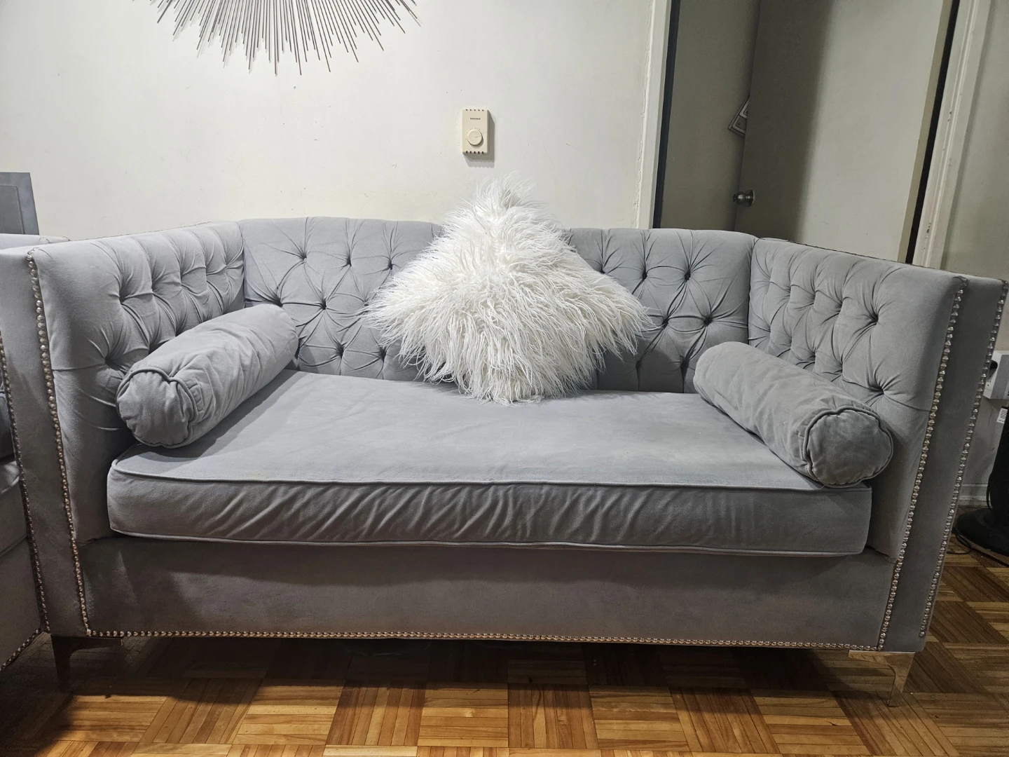 Moving sale couch - photo 3