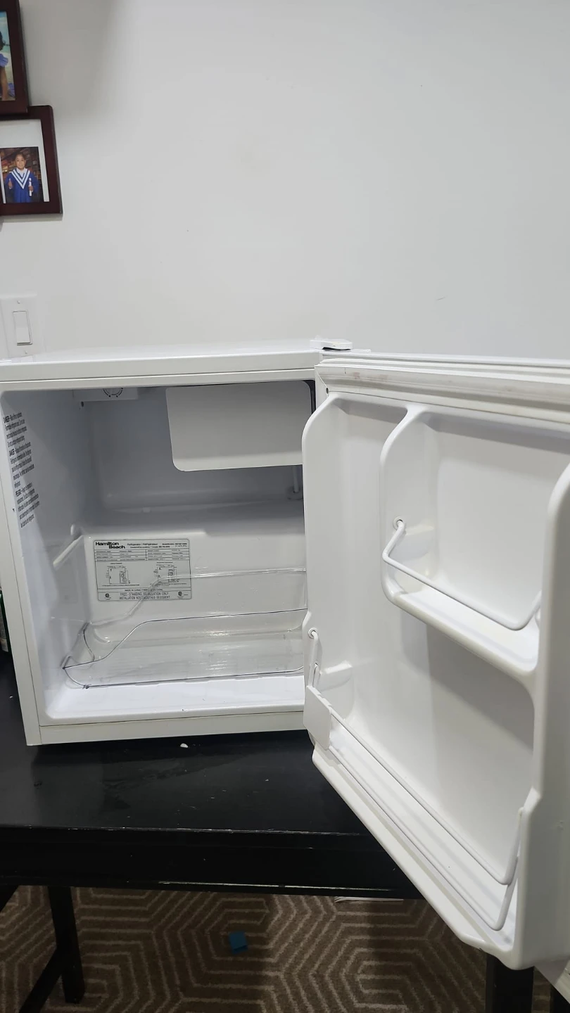 Hamilton Beach White Mini Fridge - photo 2