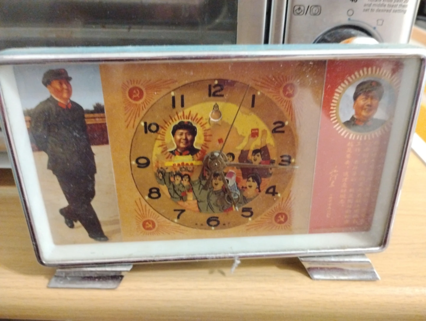Vintage Desk Clock with Mao Zedong Imagery - photo 2