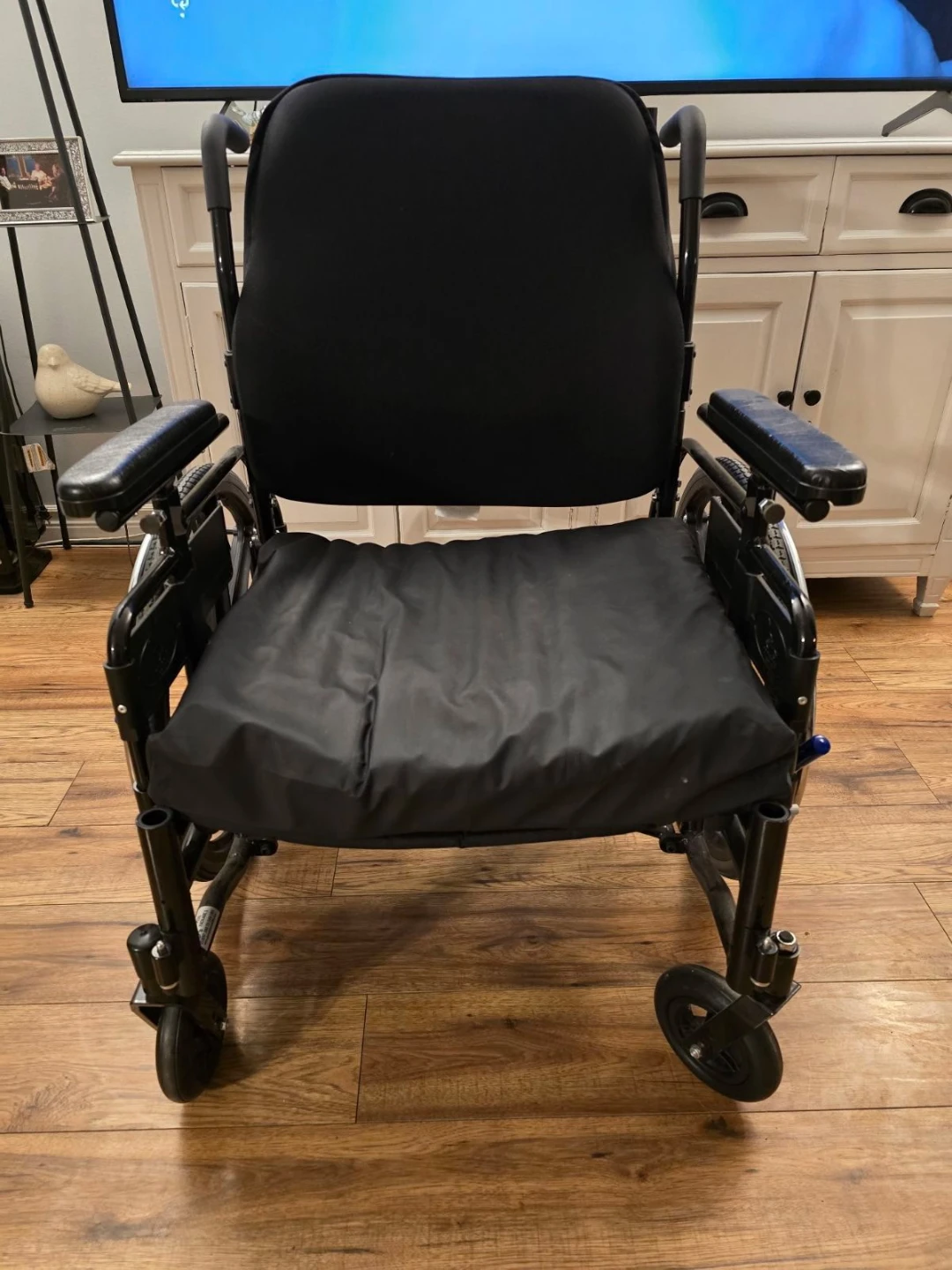 Invacare Voyager Plus Wheelchair with Roho Cushion - photo 5