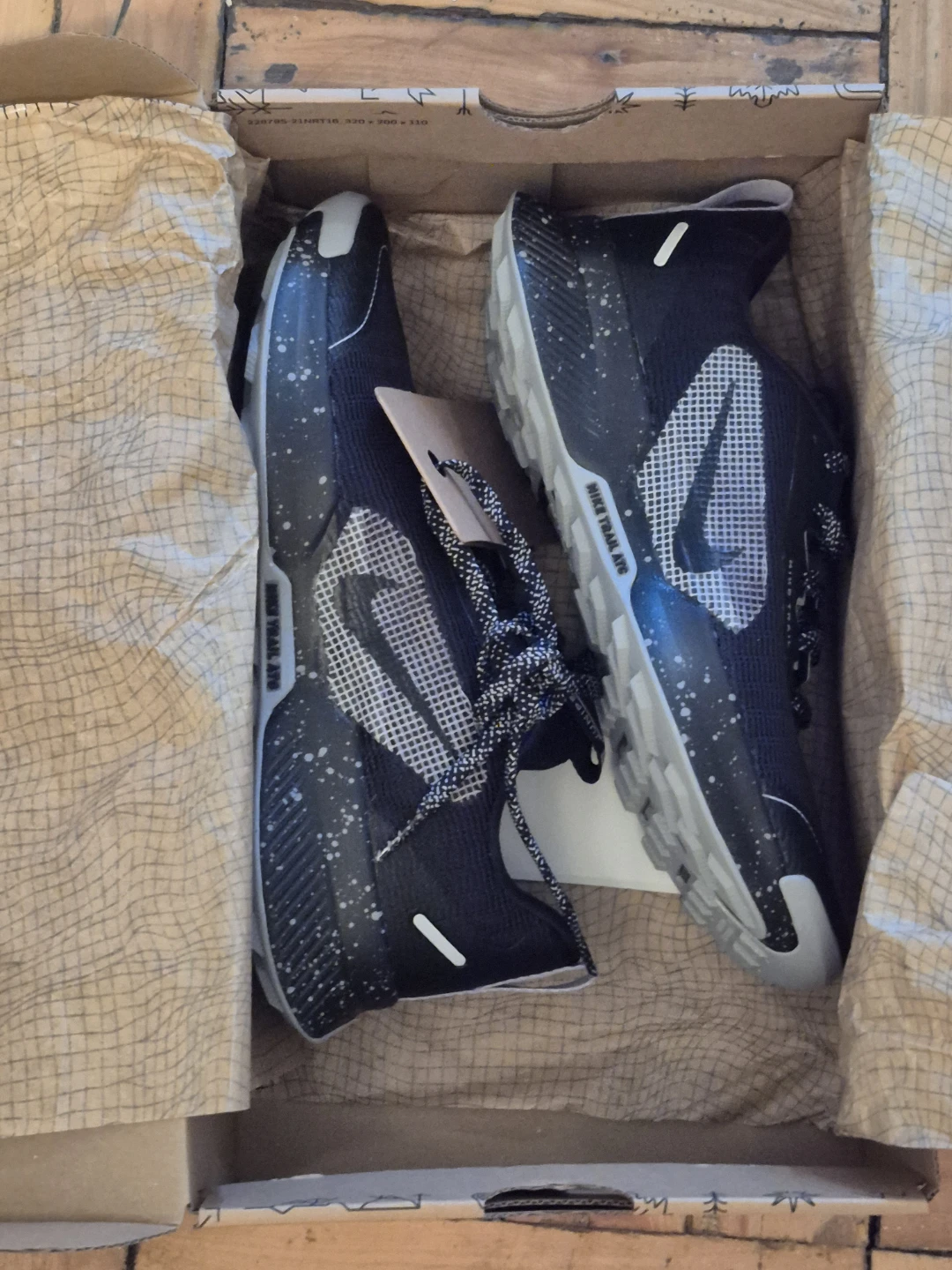 BNIB)Nike Trail 3 Size 7 Running Shoes - Black