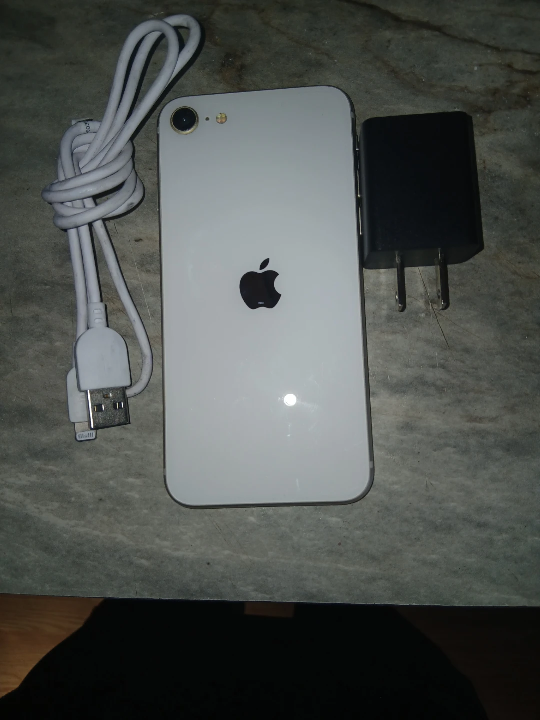 Iphone se 2020 for sale asking $100 obo - photo 2