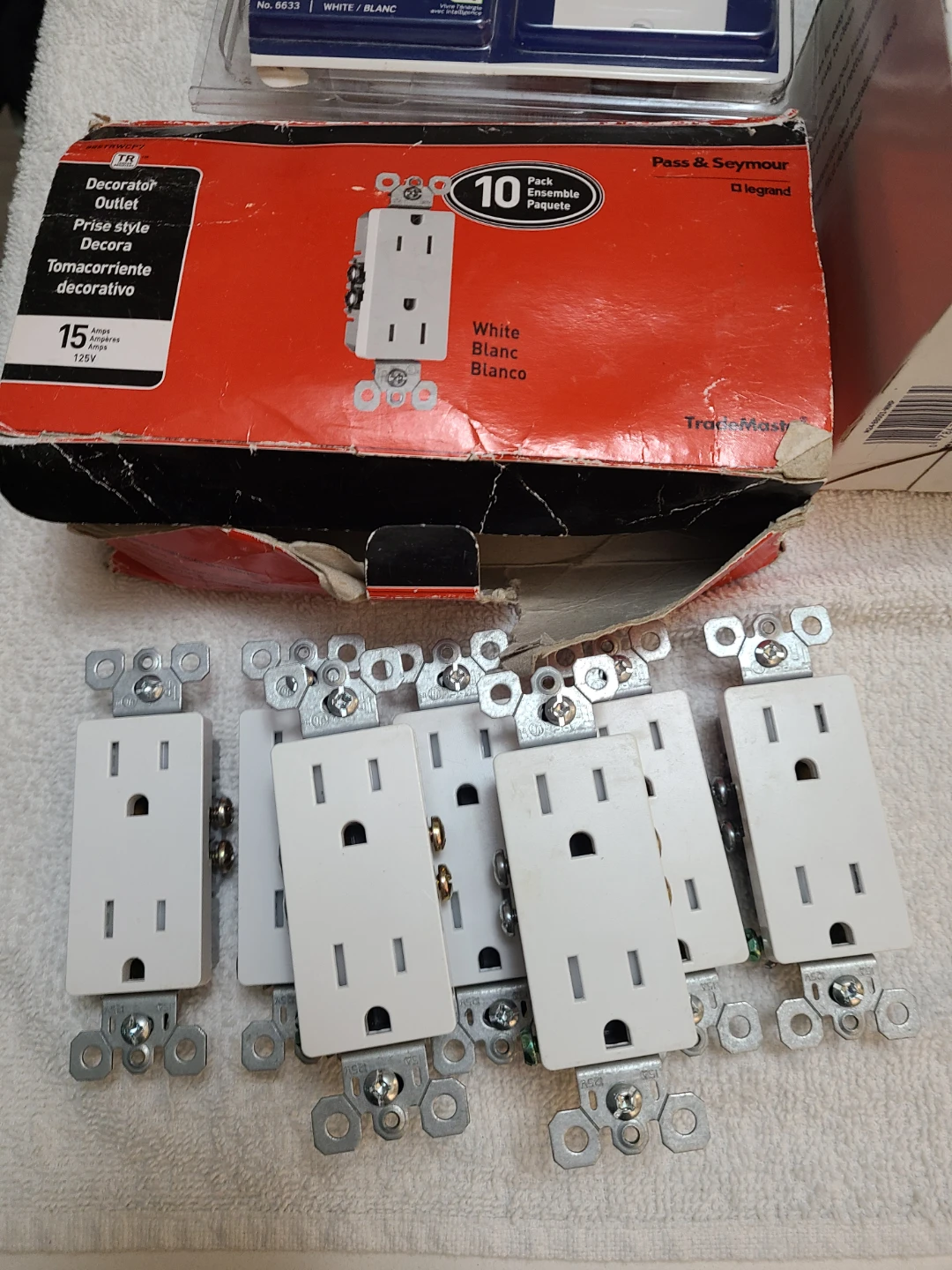 Lot of electrical/hardware items - photo 2
