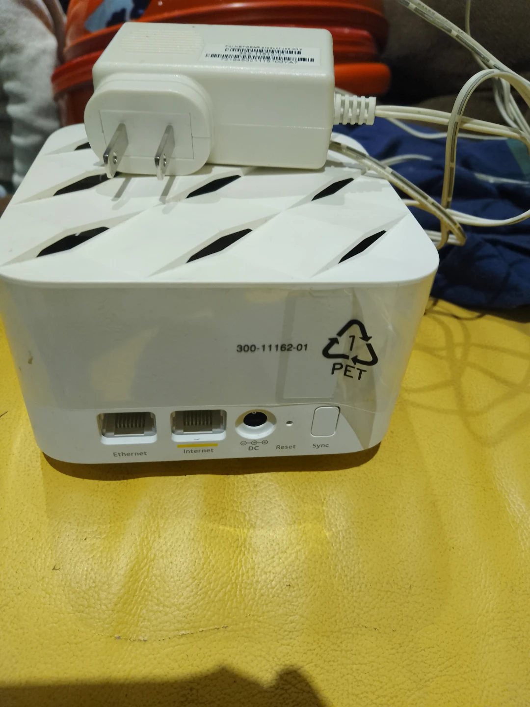 White Wi-Fi Router with Power Adapter - photo 3