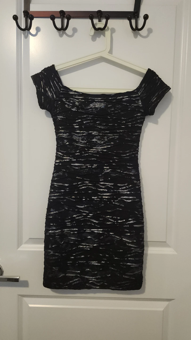 Black off-the-shoulder textured dress - photo 2