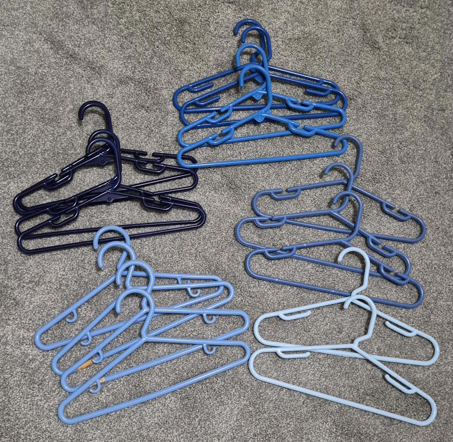 Kids hangers, at least 16. Pick up in Kitchener, $10