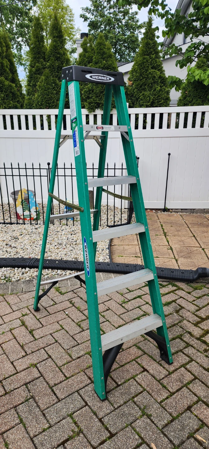 Werner 6 Foot, 5-Step Green Fiberglass Ladder