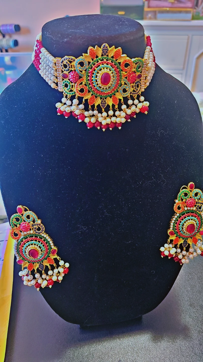 Indian Jewelry Set with Necklace and Earrings - photo 3