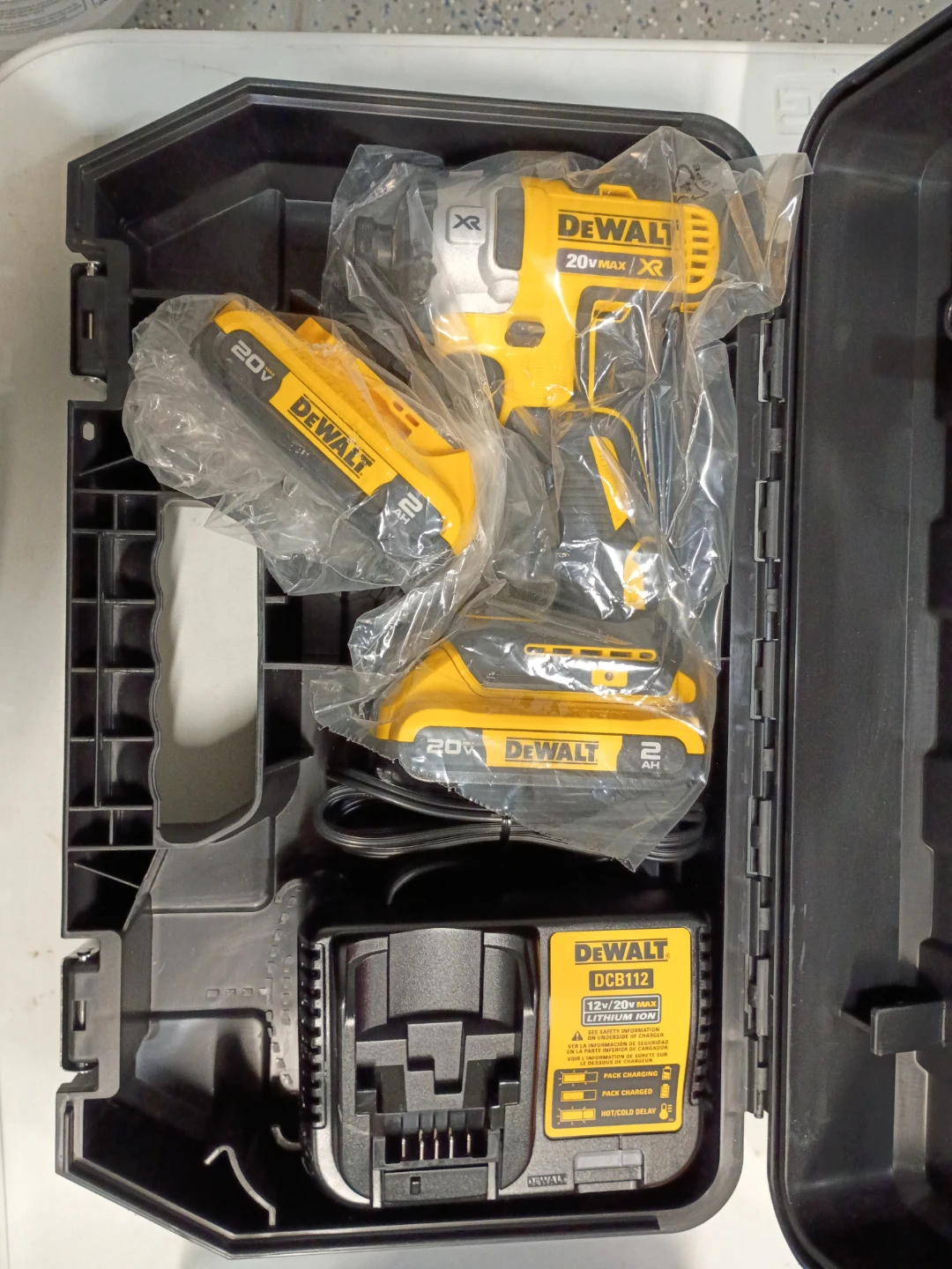 DEWALT 20V MAX XR Impact Wrench Kit