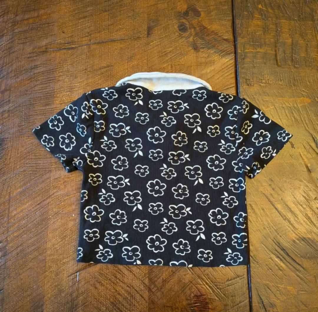 Forever 21 Black Floral Print Collared Polo Shirt - Size M - photo 2