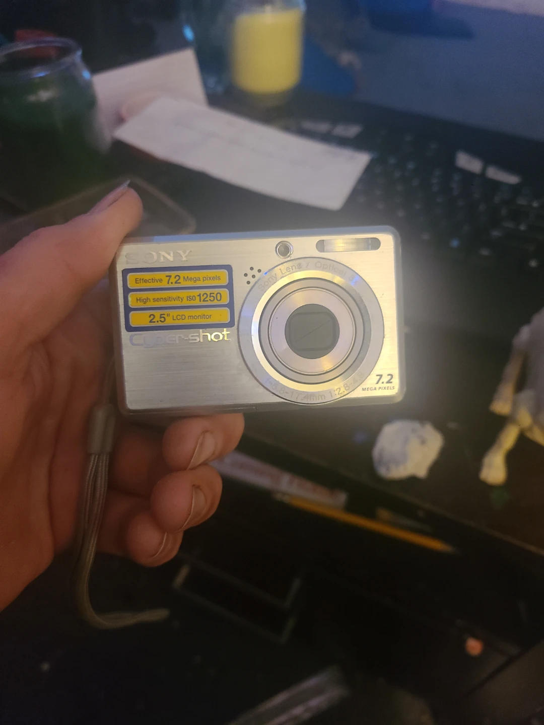 Sony Cyber-shot 7.2 MP Digital Camera