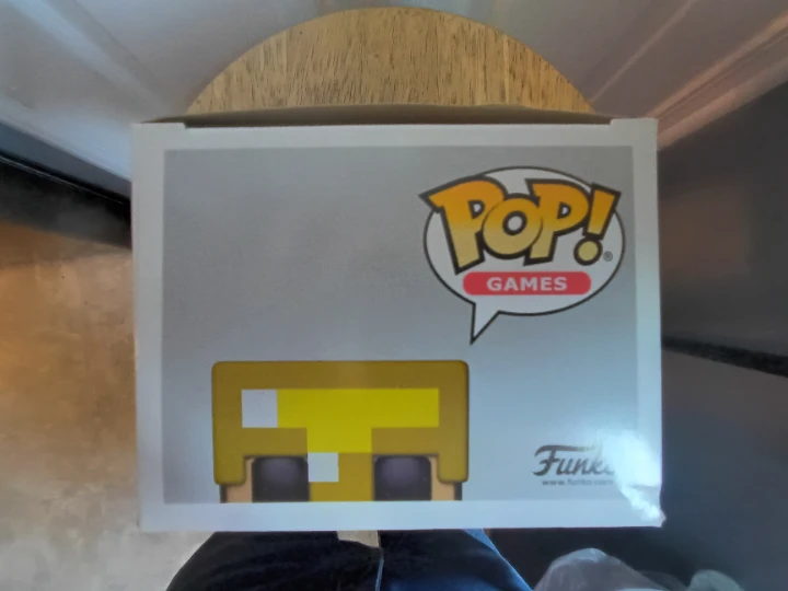 Funko Pop! Minecraft Steve in Gold Armor Vinyl Figure #321 - photo 5
