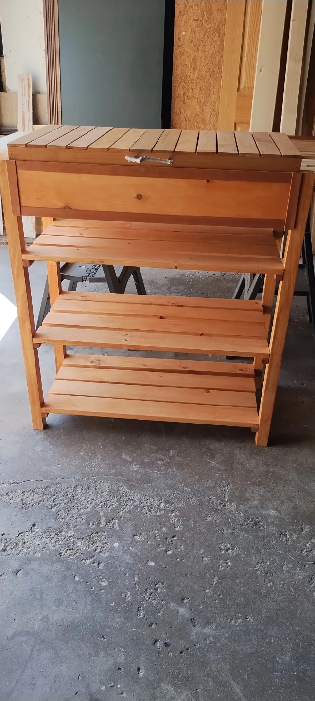 Furniture for shoes and miscellaneous items.