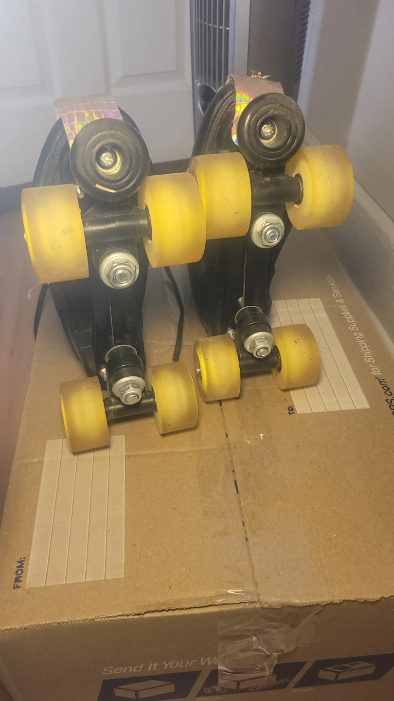 Black Roller Skates 7.5 - photo 3