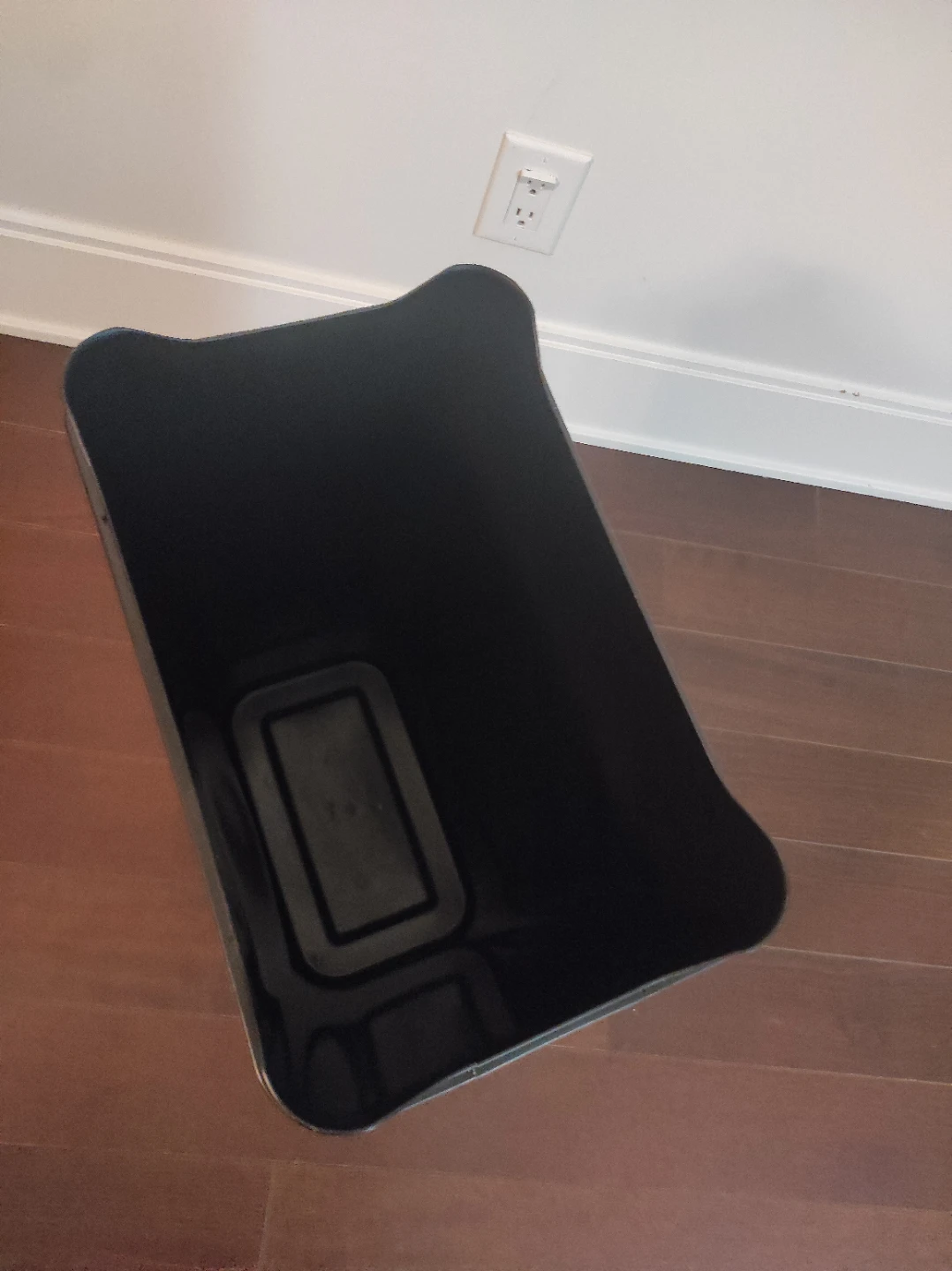 Rubbermaid Swing Top Wastebasket - photo 3