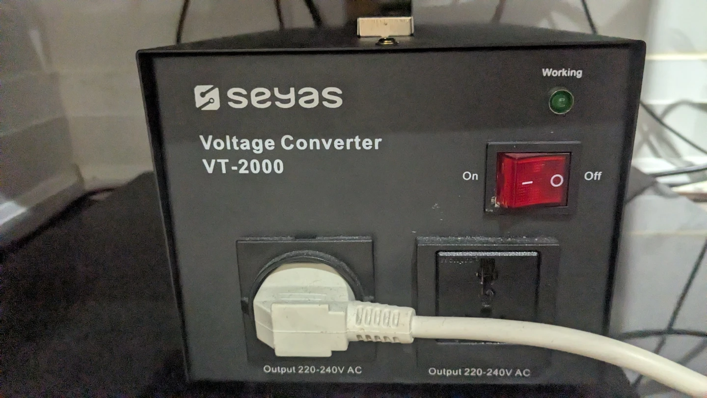 Seyas VT-2000 Voltage Converter