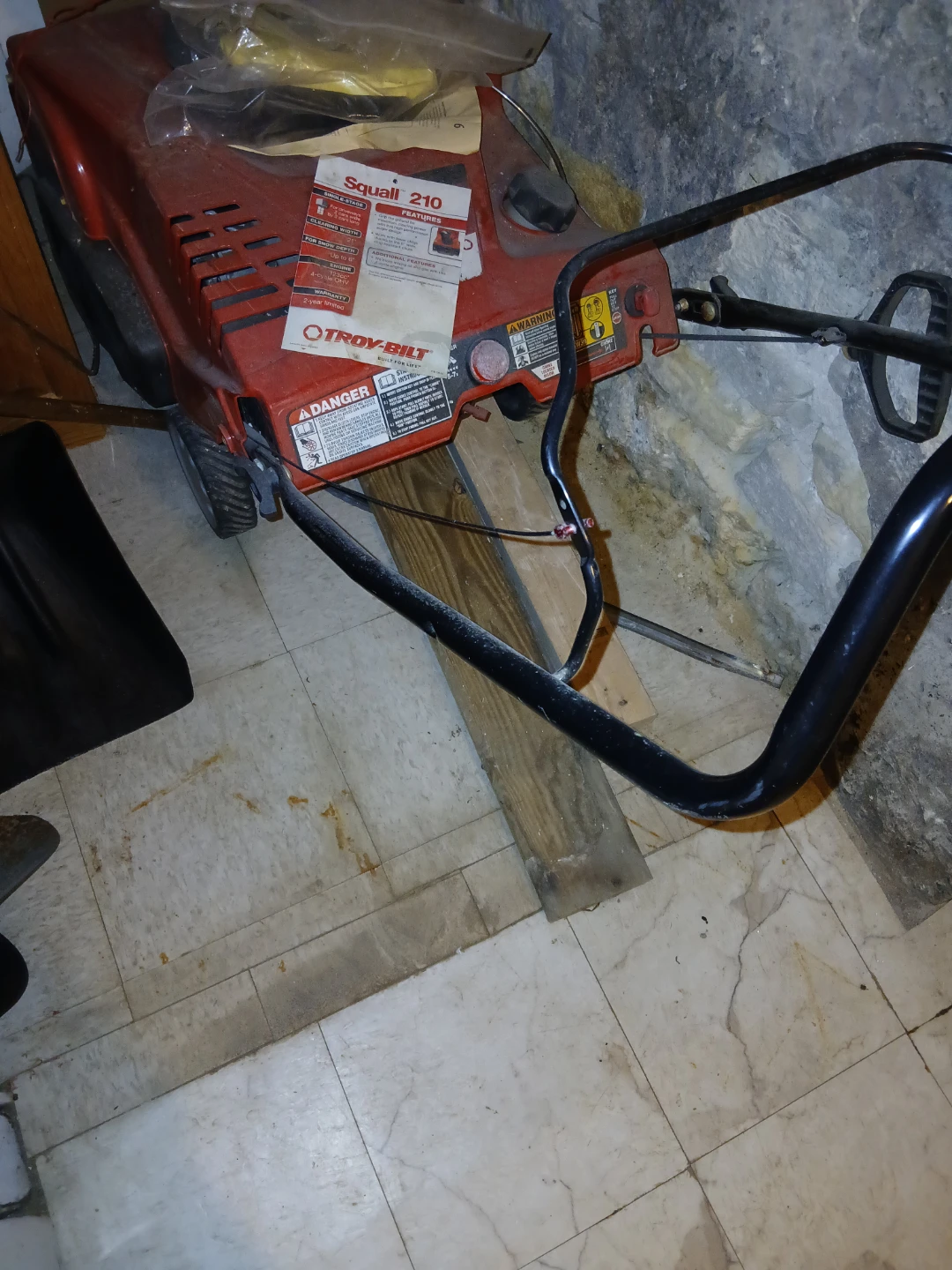 Troy-Bilt Squall 210 Snow Blower