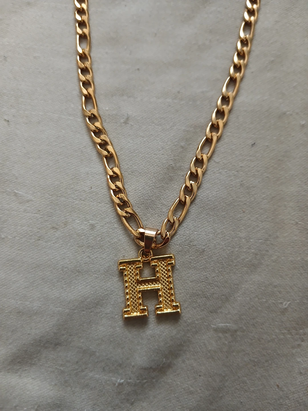 18K Gold Plated 304 Stainless Steel Necklace W/ Letter H Pendant - photo 3