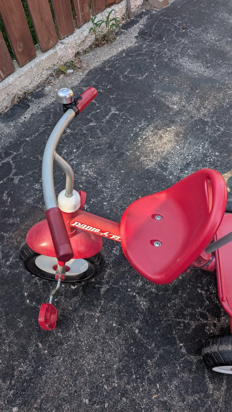 Radio Flyer Red Tricycle with Handle - photo 2
