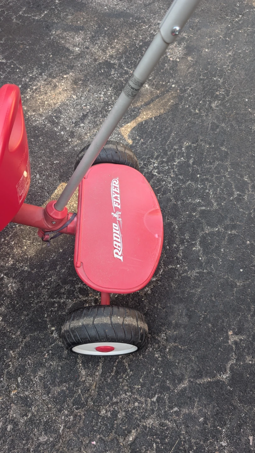 Radio Flyer Red Tricycle with Handle - photo 3