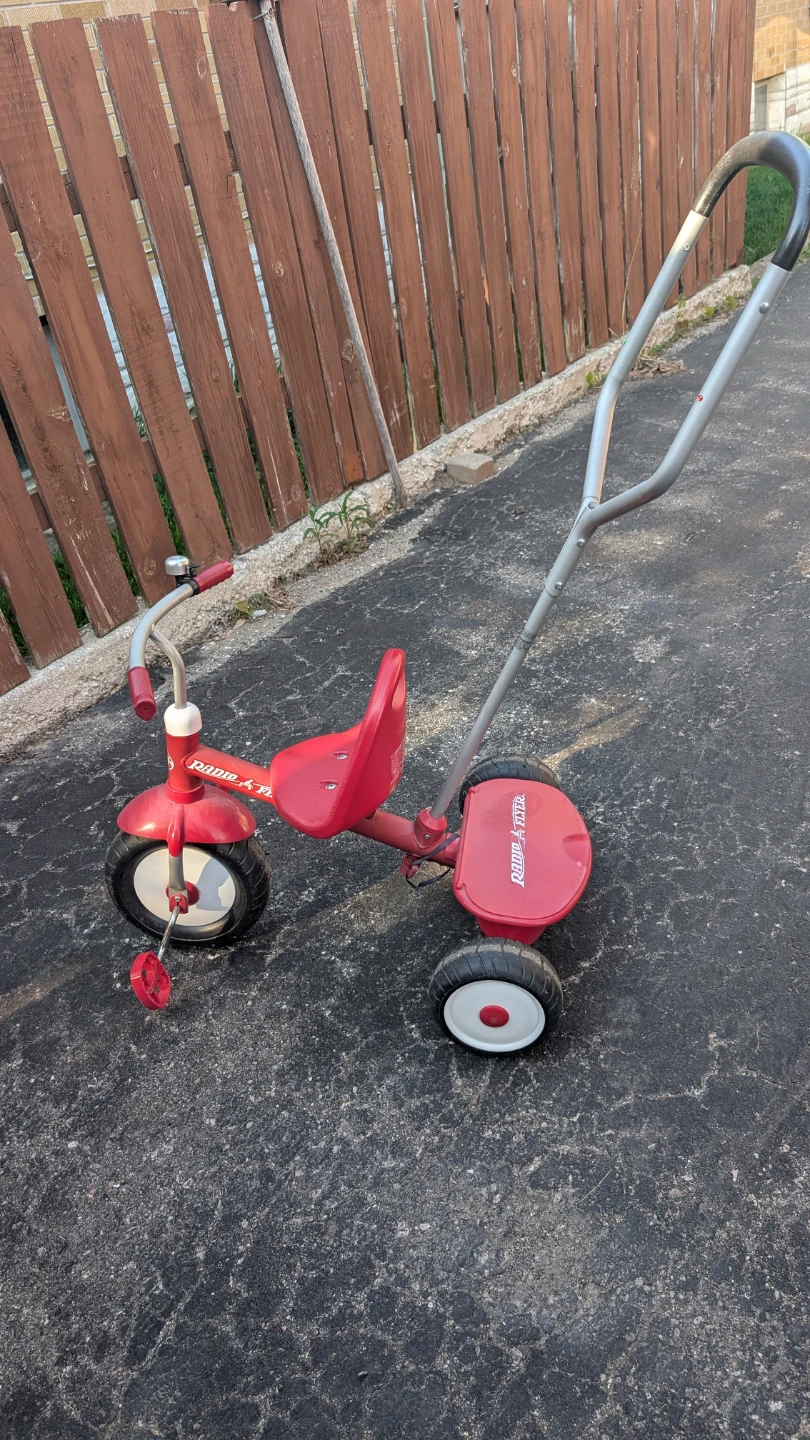 Radio Flyer Red Tricycle with Handle - photo 4