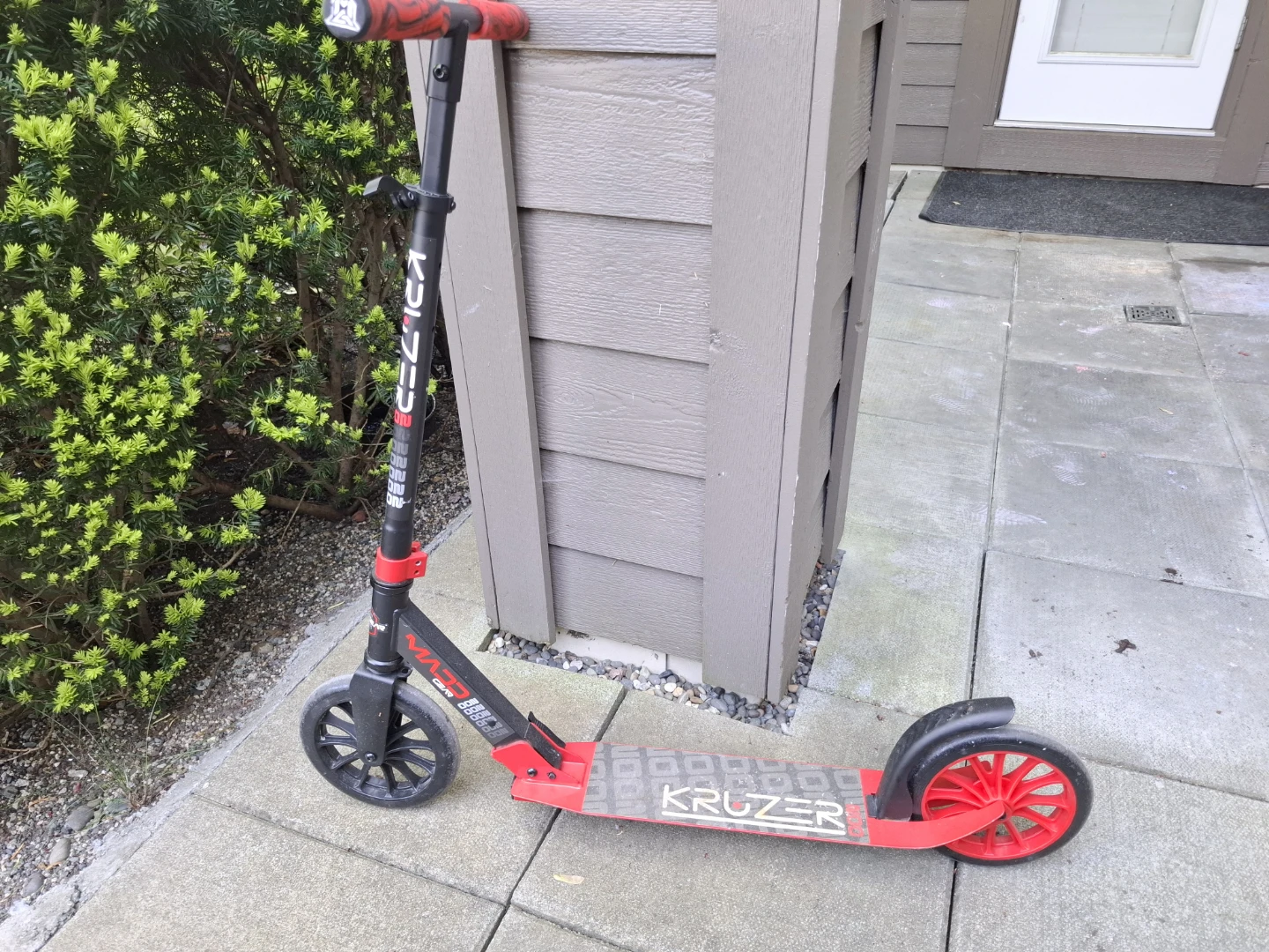 Red and Black Kruzer Scooter - photo 4