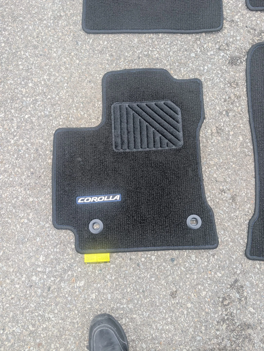 Set of 4 Black Carpet Floor Mats for Toyota Corolla - photo 3