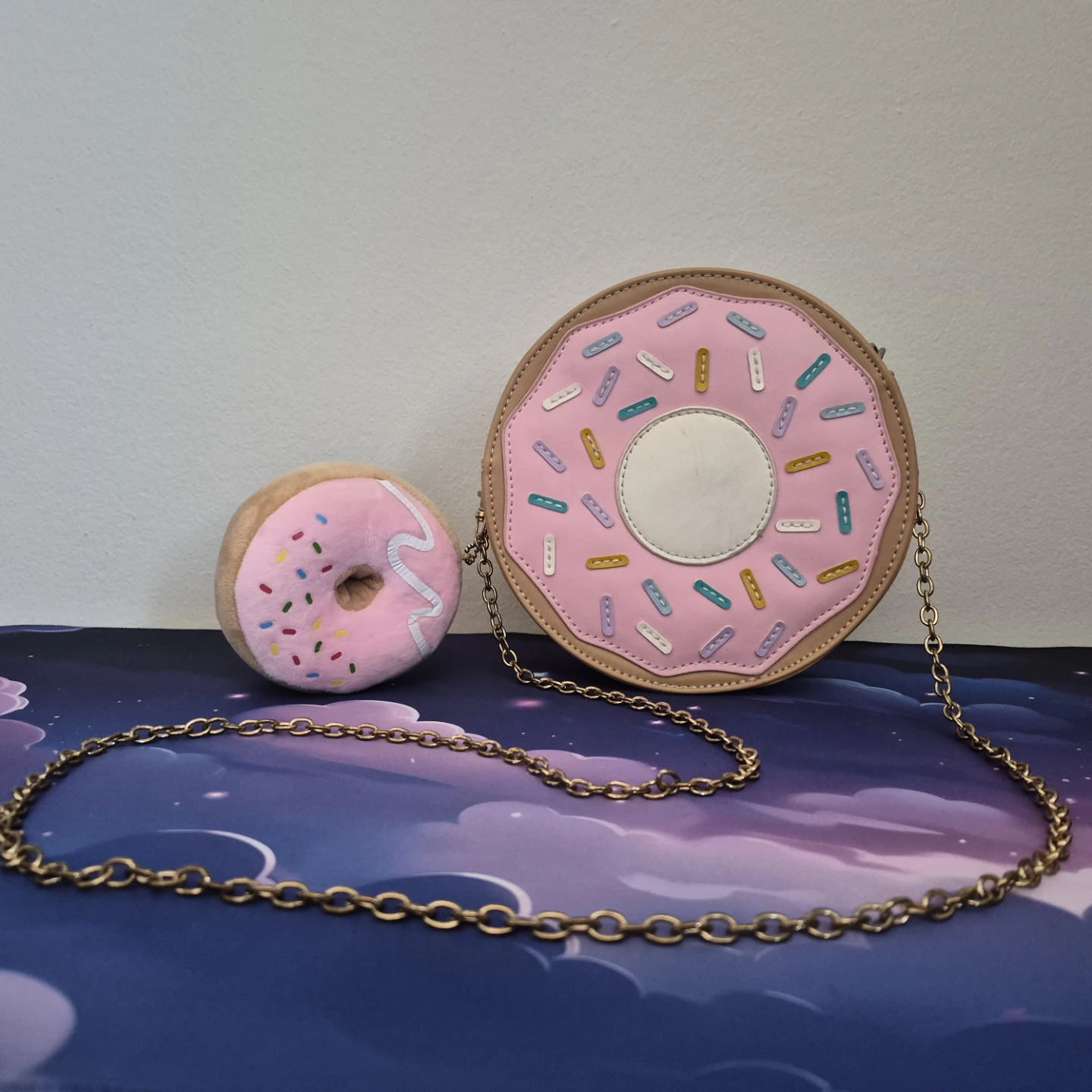 Donut crossbody bag with donut plush keychain - photo 2