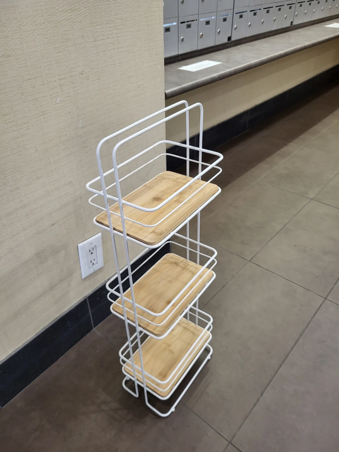 White wire rack with 3 bamboo shelves - photo 2