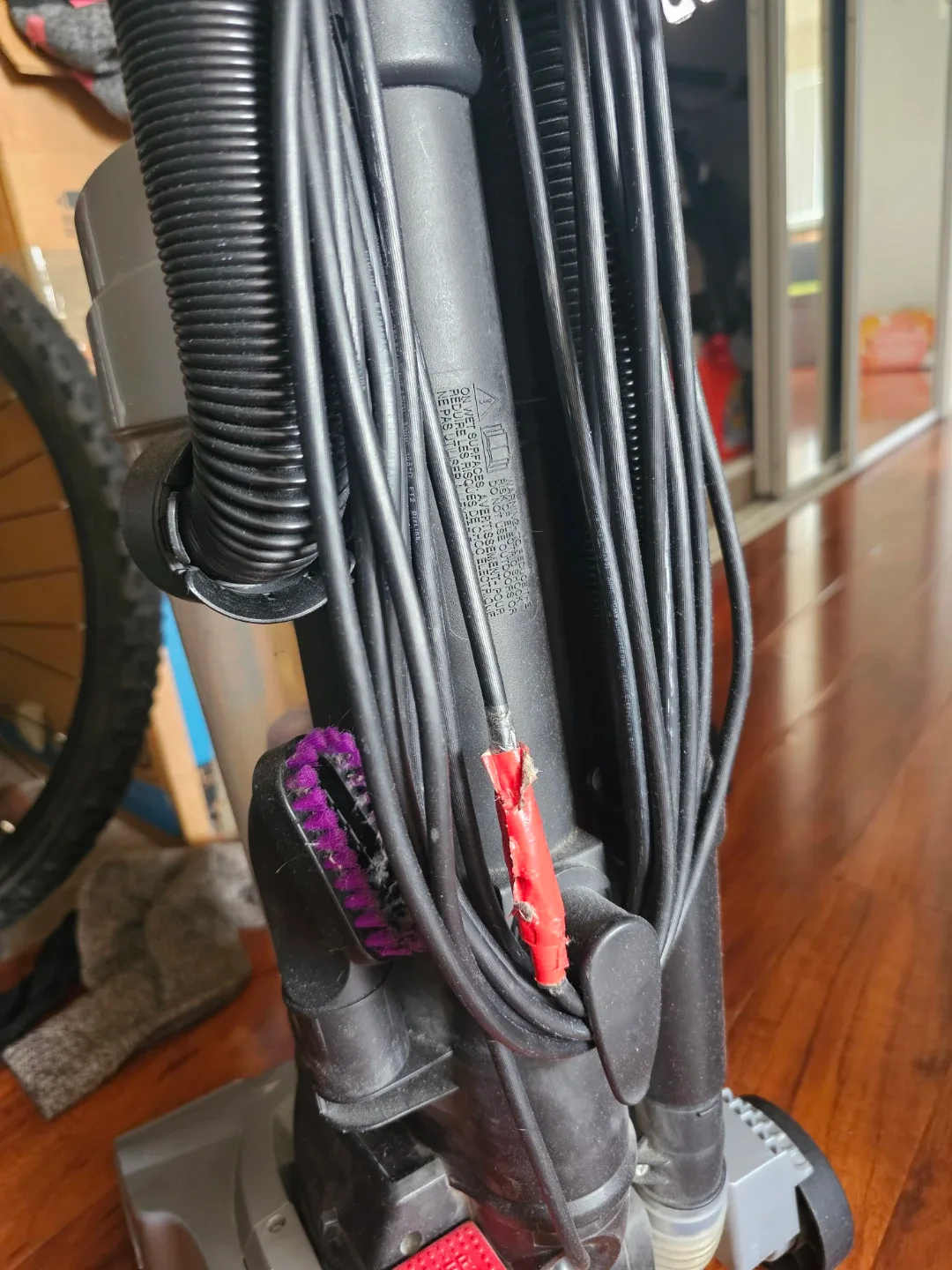Bissell AeroSwift Turbo Bagless Vacuum - photo 2