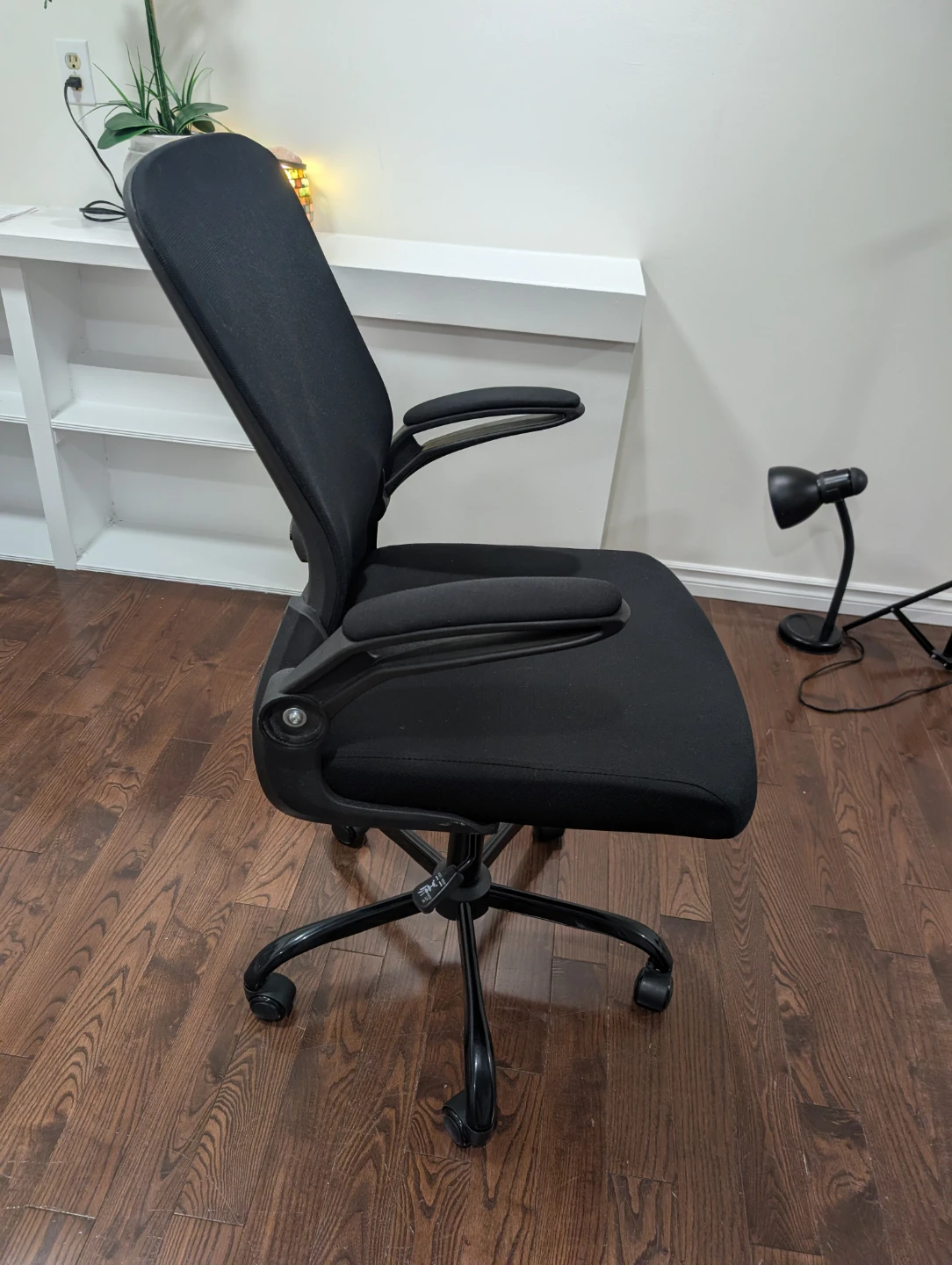 Black Mesh Back Office Chair with Adjustable Arms - photo 2