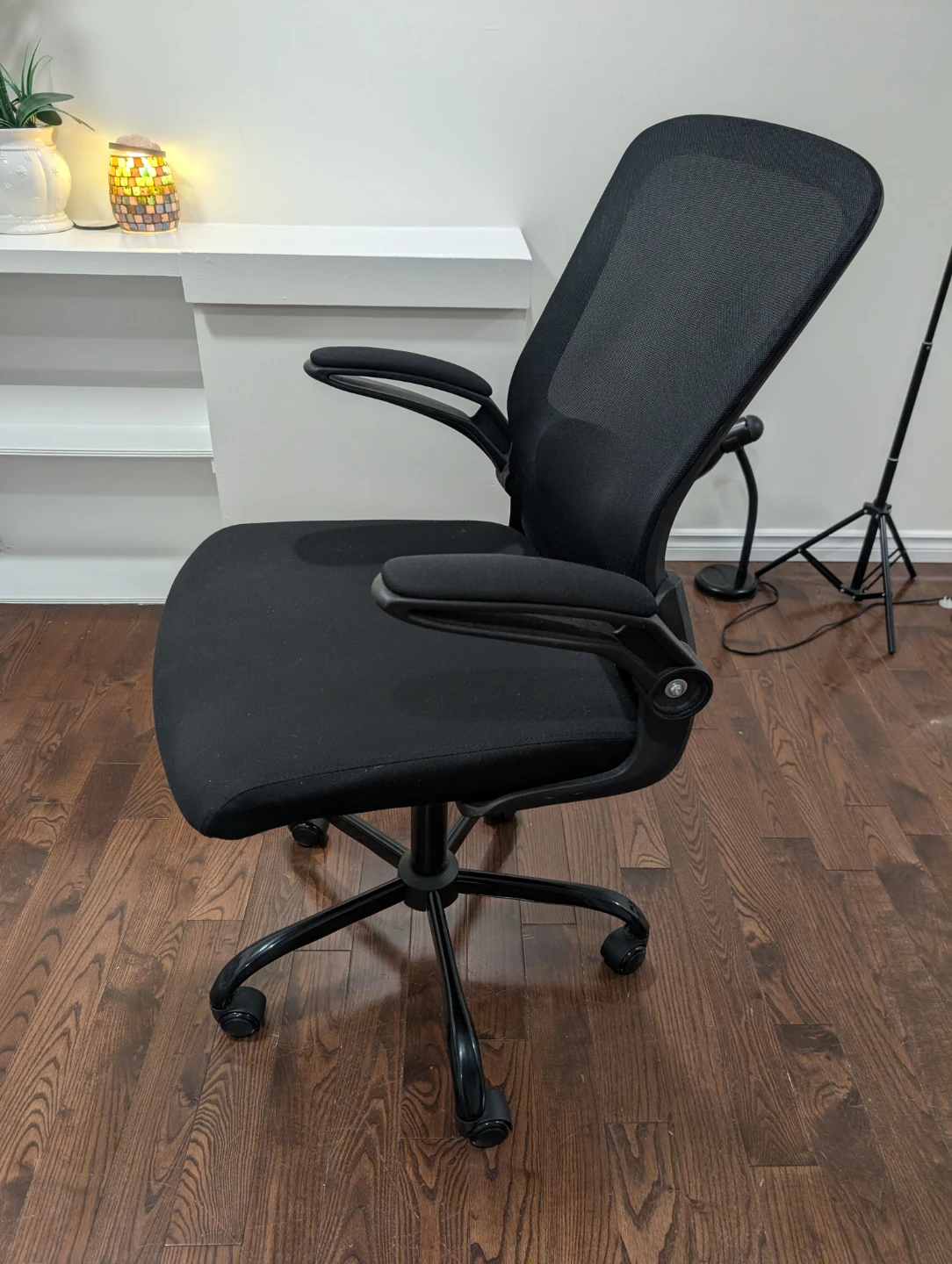 Black Mesh Back Office Chair with Adjustable Arms - photo 3
