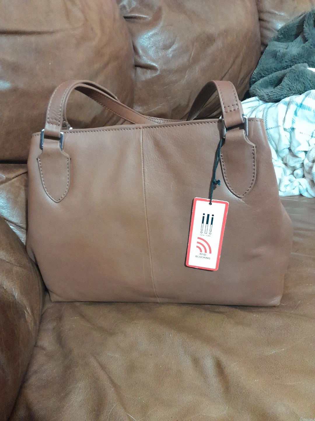 I LI Brown Leather Shoulder Bag