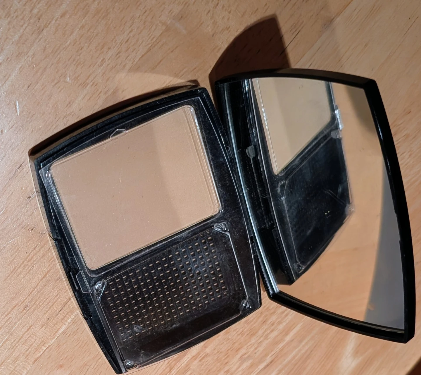 Chanel Ultra Le Teint Flawless Finish Compact Foundation - photo 2