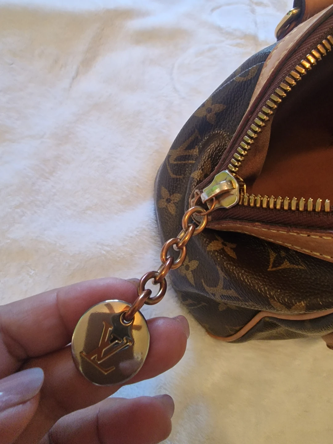 Louis Vuitton Tivoli Handbag - photo 4
