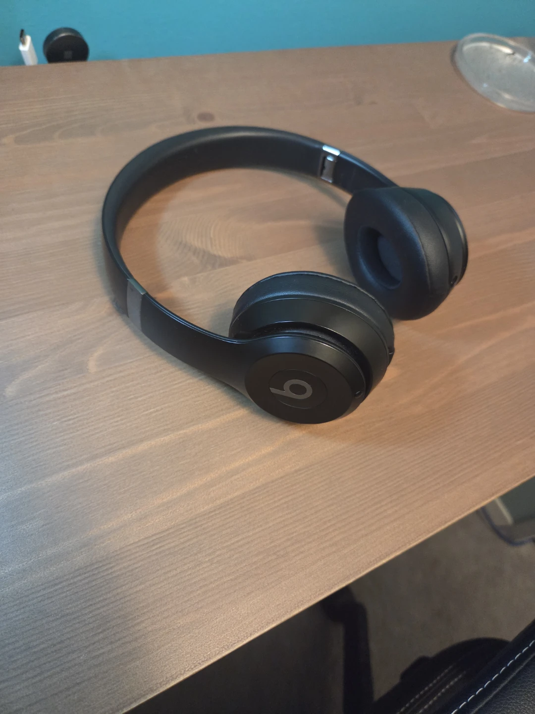 Beats Solo 4 Wireless Headphones Black - Complete set (like new)
